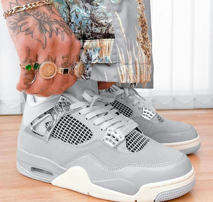 Air Jordan 4 Frozen Moments - SneakCenter