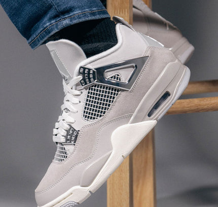 Air Jordan 4 Frozen Moments - SneakCenter