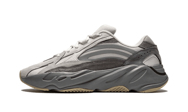 スニーカー YEEZY BOOST 700  28.0 adidas-yeezy-boost-700-v2-