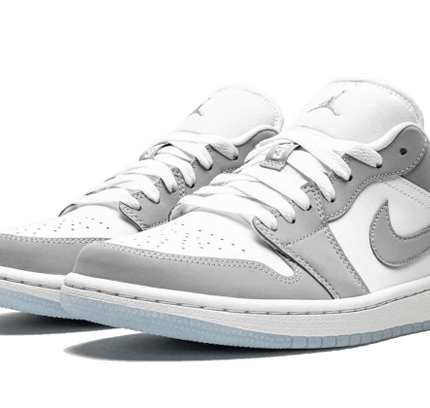 Air Jordan 1 Low Aluminium Wolf Grey (W) - SneakCenter