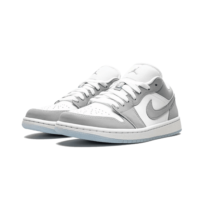 Air Jordan 1 Low Aluminium Wolf Grey (W) - SneakCenter