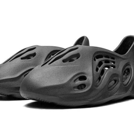 Adidas Yeezy Foam Onyx - SneakCenter
