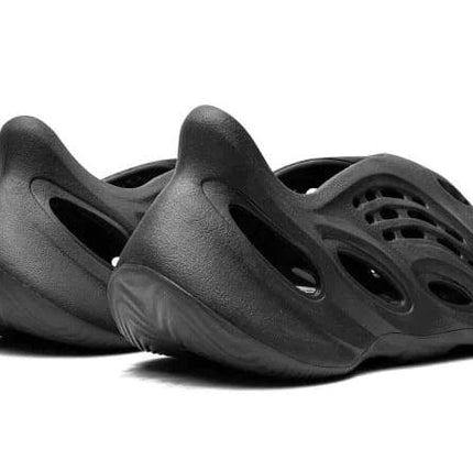 Adidas Yeezy Foam Onyx - SneakCenter